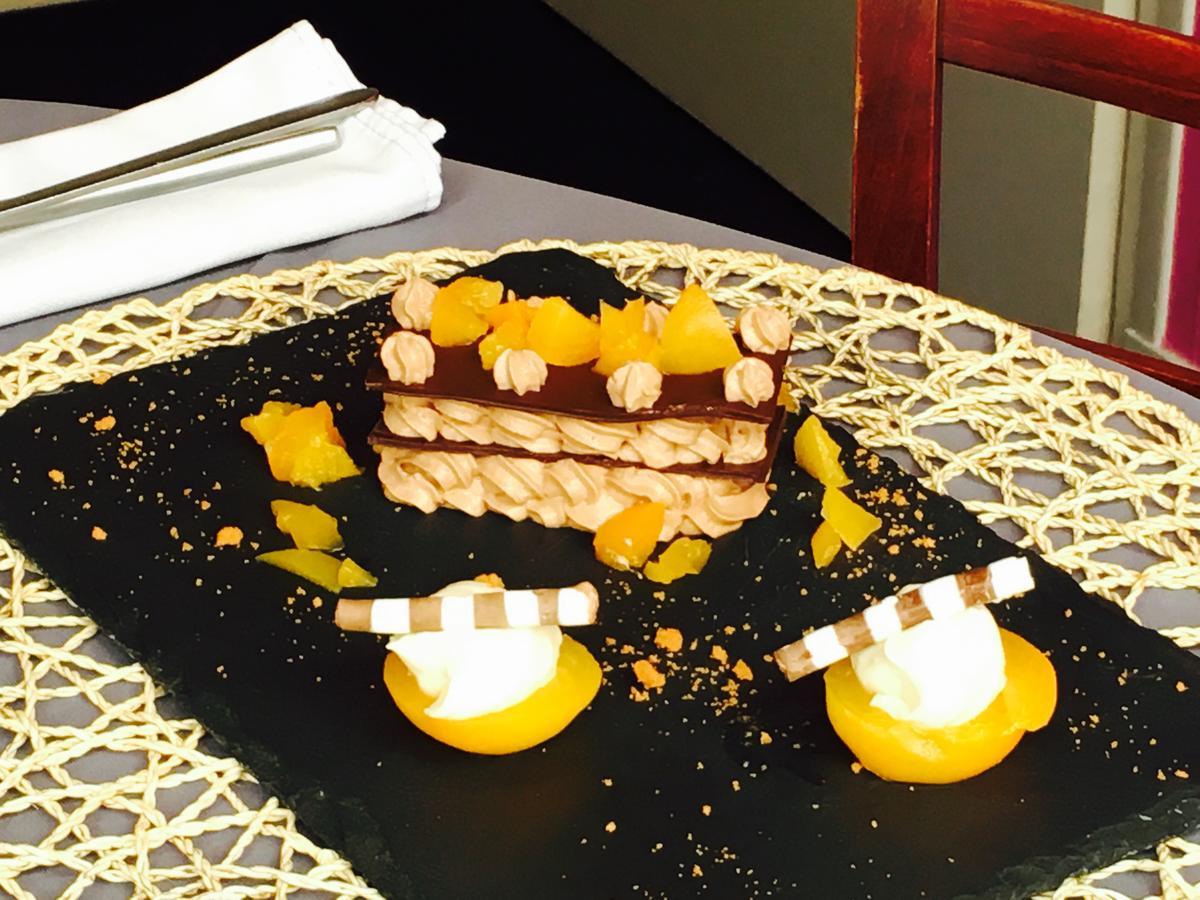 Hotel Restaurant Le Cheval Blanc Argentré-du-Plessis Eksteriør billede